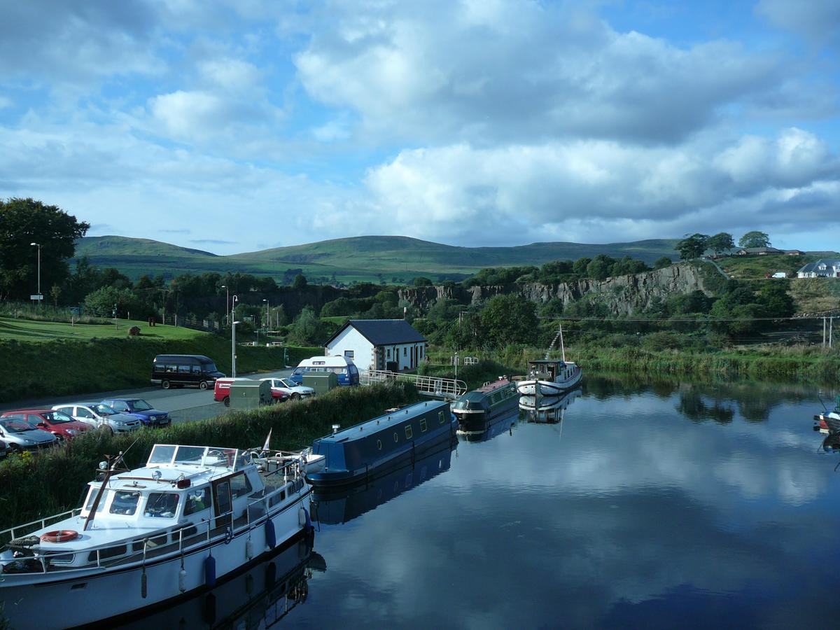 Hôtel The Boat House à Kilsyth Extérieur photo